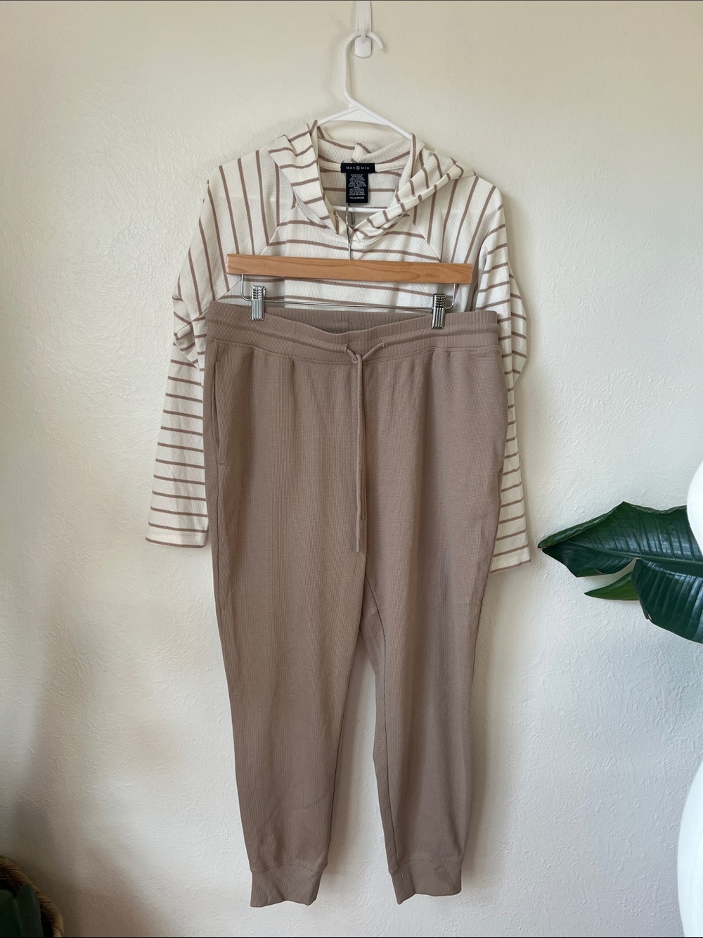 NWOT-Cozy Taupe Lounge Joggers and lightweight hooded long sleeve set.
